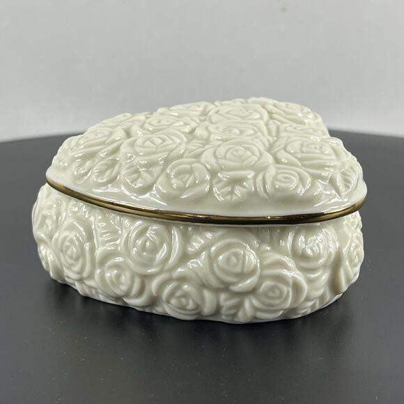 Lenox Rose Heart Shaped Decorative Ivory Trinket Jewelry Box with Lid Gold Trim - Picture 6 of 10
